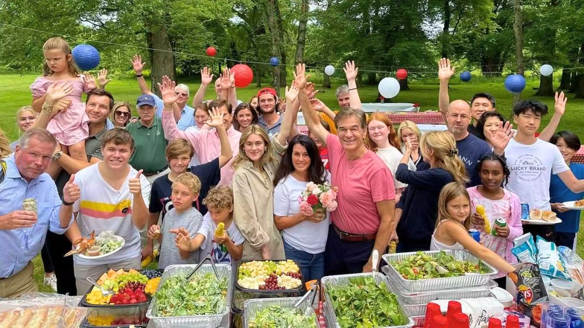 Dr. Oz and his extended family.