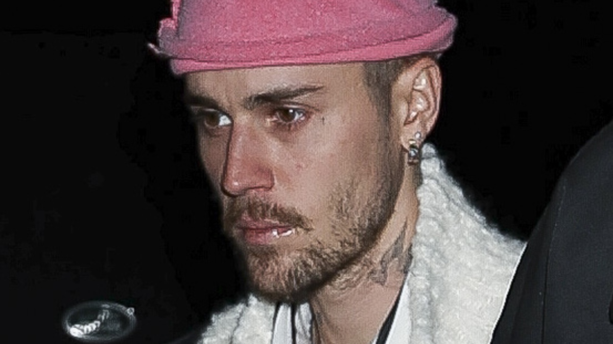NEW YORK, NEW YORK - JANUARY 30: Justin Bieber is seen in Union Square on January 30, 2025 in New York City.